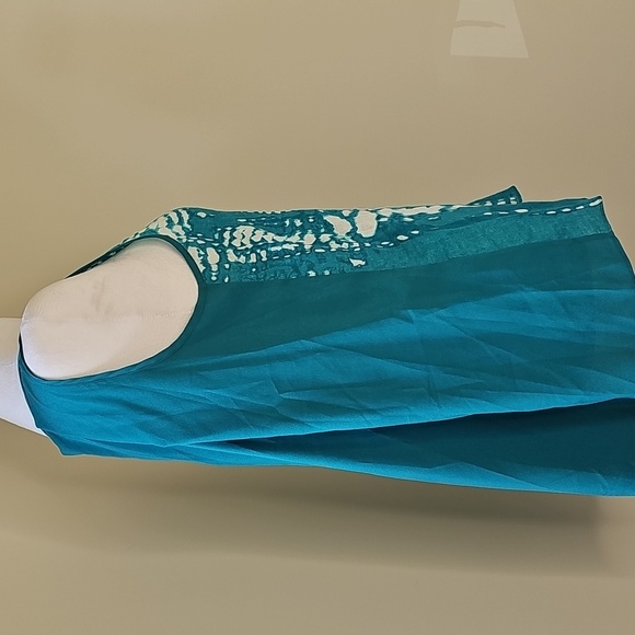 Calvin Klein sleeveless. - Picture 4 of 7